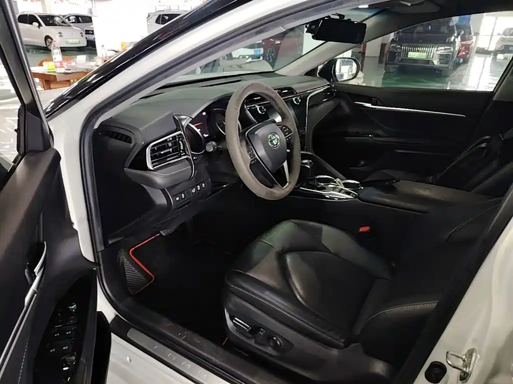 Toyota Camry 2021 — фото 16