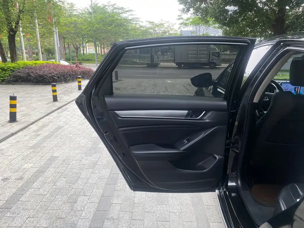 Honda Accord 2023 — фото 10
