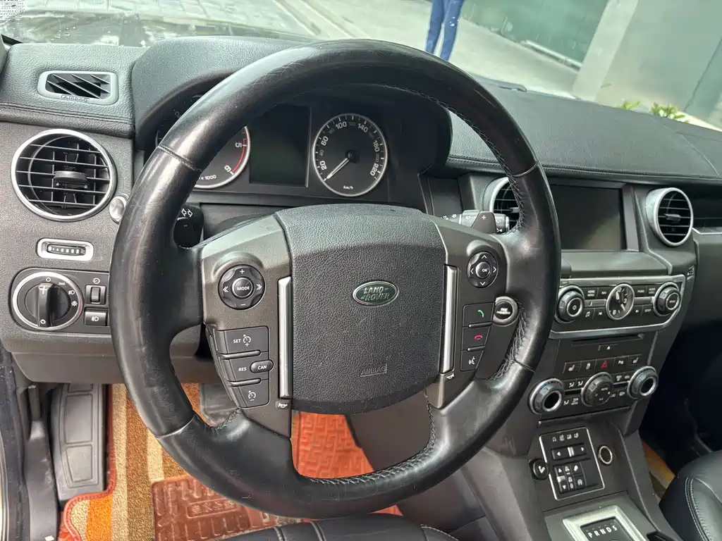Land Rover Discovery 2014 — фото 16