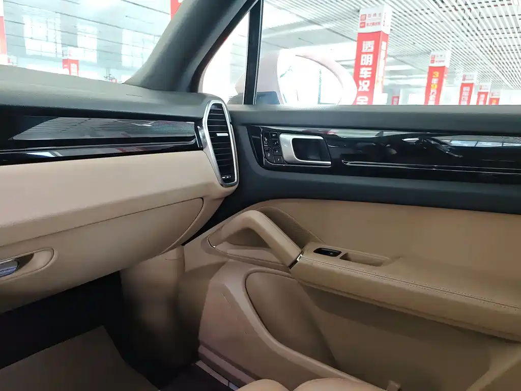 Porsche Cayenne 2018 — фото 13