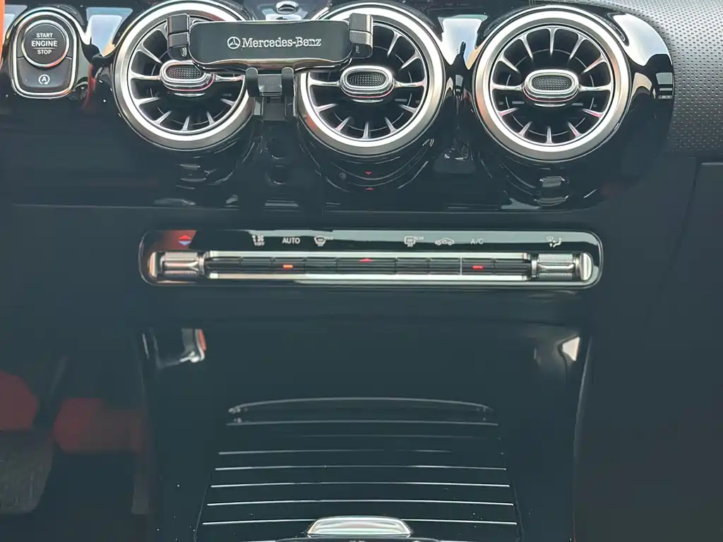 Mercedes-Benz A-Class 2021 — фото 18