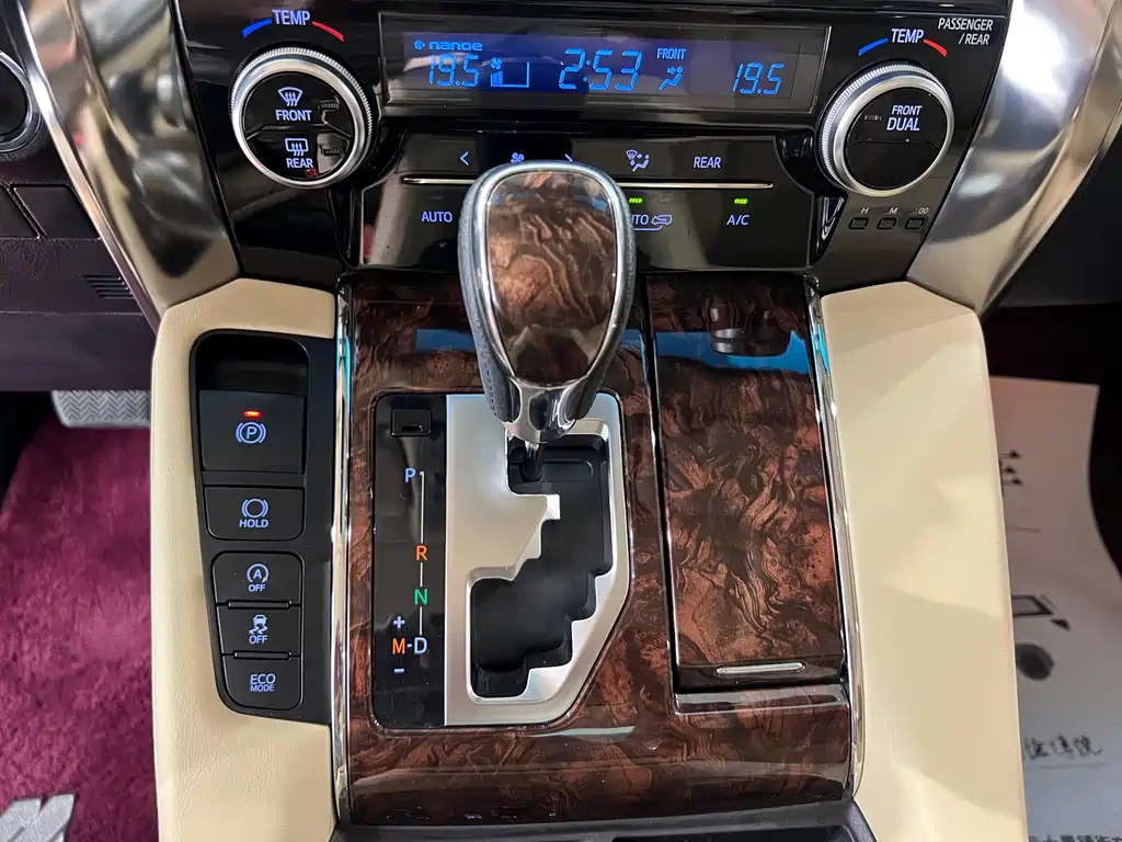 Toyota Alphard 2018 — фото 21