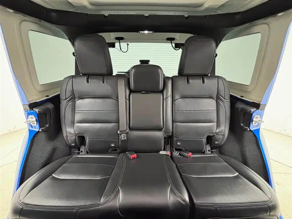 Jeep Wrangler 2023 — фото 27
