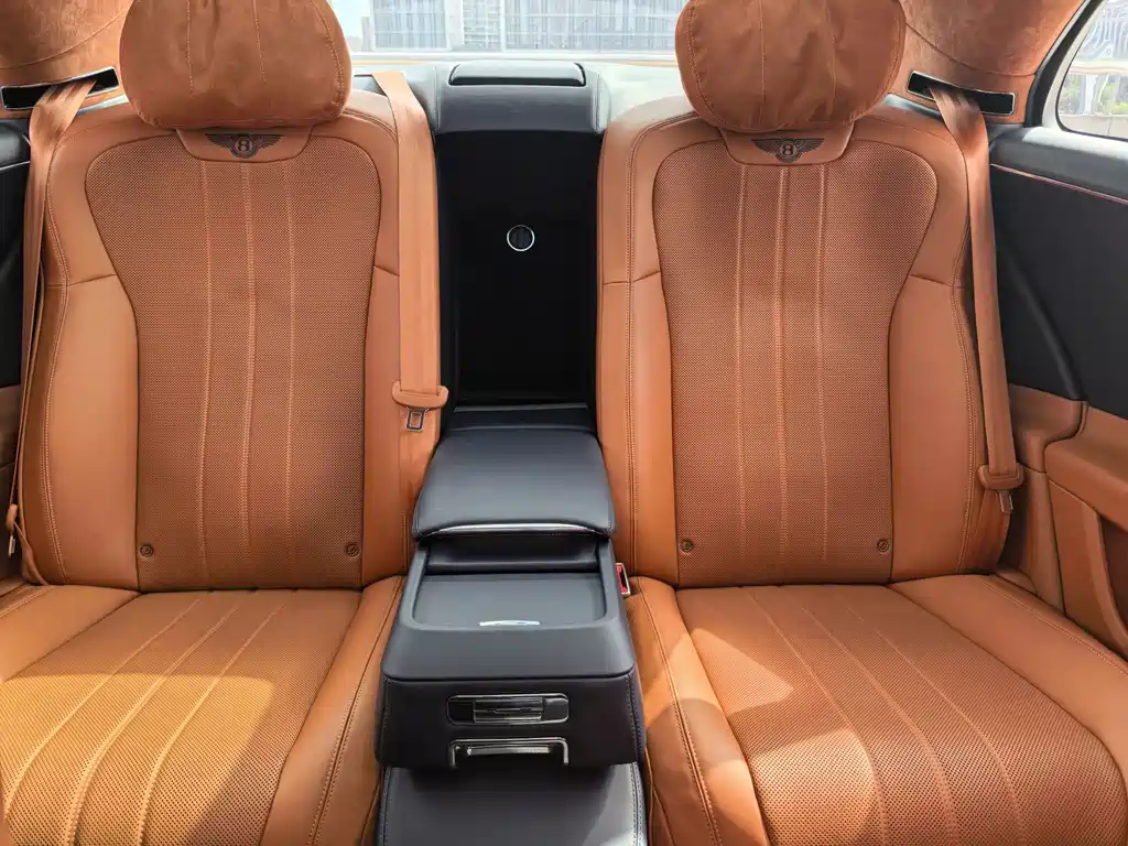 Bentley Flying Spur 2023 — фото 17