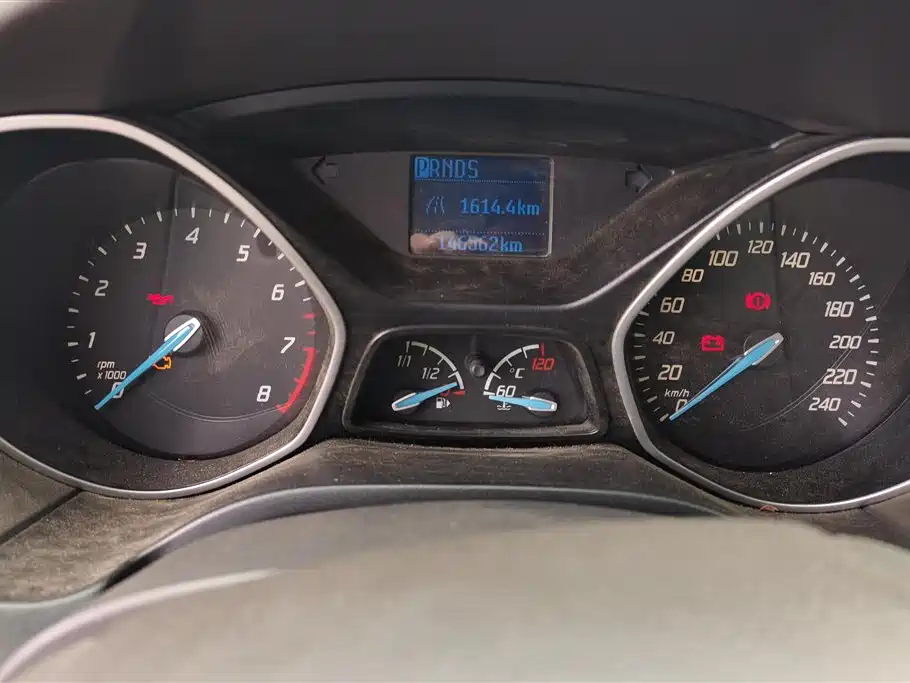 Ford Focus 2015 — фото 14