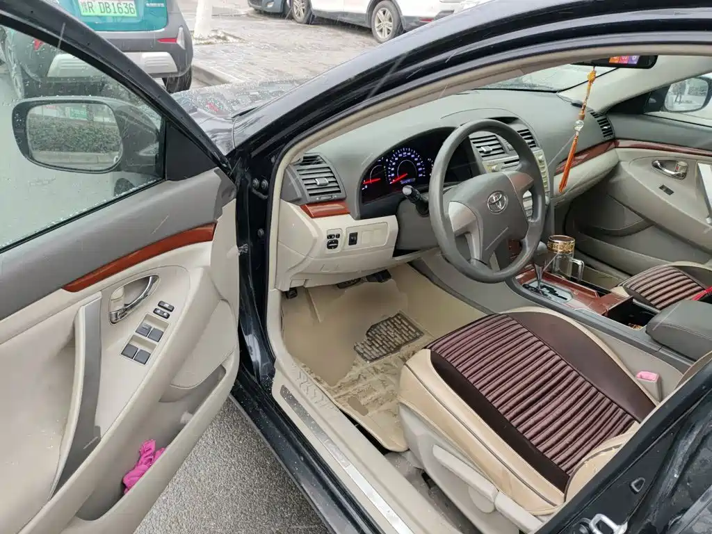 Toyota Camry 2015 — фото 12