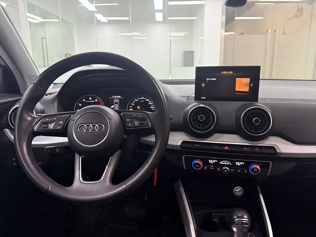 Audi Q2L 2019 — фото 17