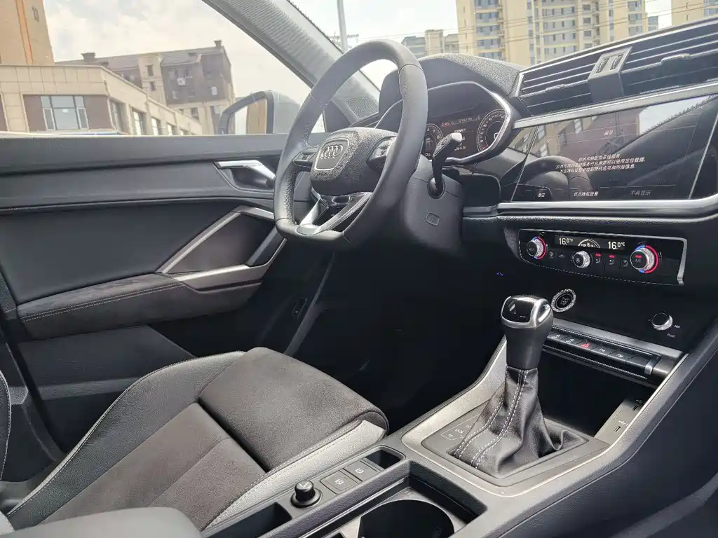 Audi Q3 2023 — фото 14
