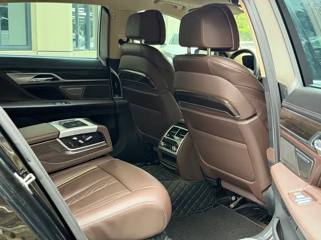 BMW 7 Series 2019 — фото 10
