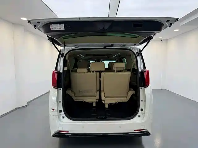 Toyota Alphard 2021 — фото 12