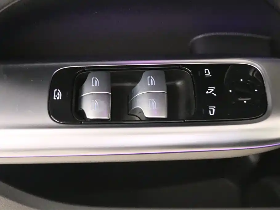 Mercedes-Benz C-Class 2023 — фото 13