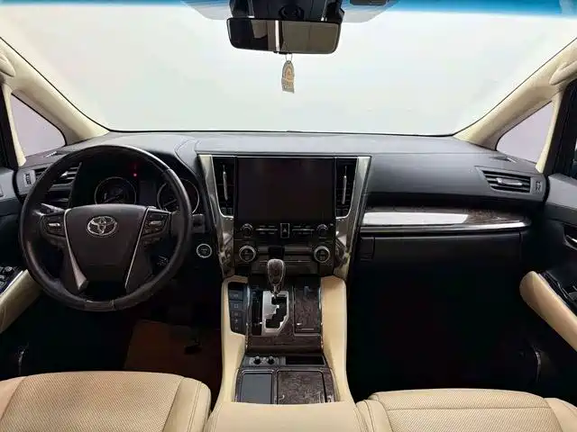Toyota Alphard 2021 — фото 8