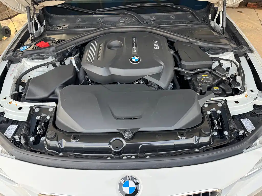 BMW 3 Series 2017 — фото 19