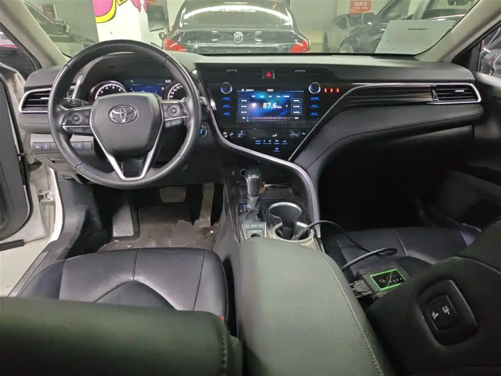Toyota Camry 2021 — фото 10