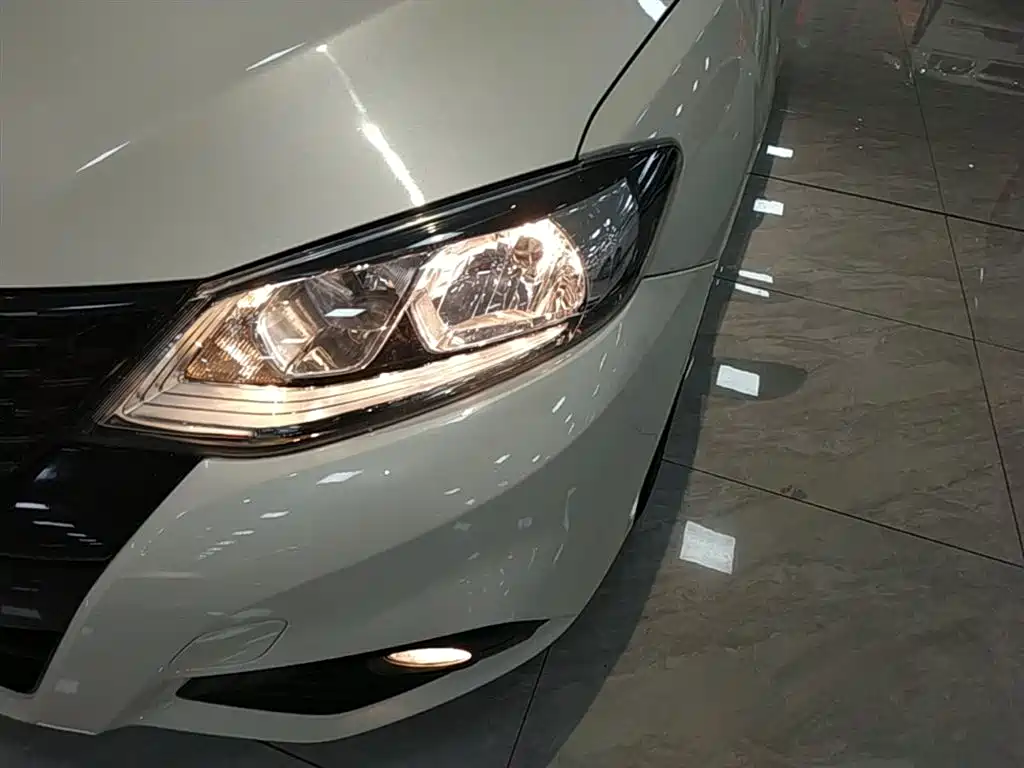 Nissan Tiida 2019 — фото 24
