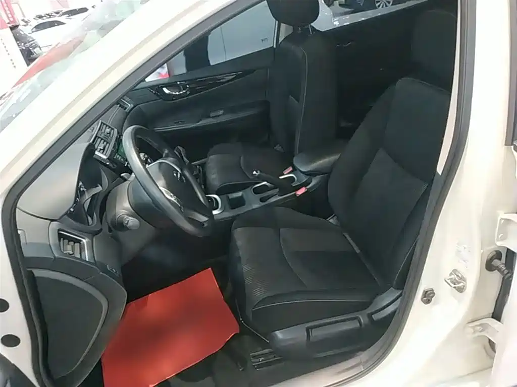 Nissan Tiida 2019 — фото 15