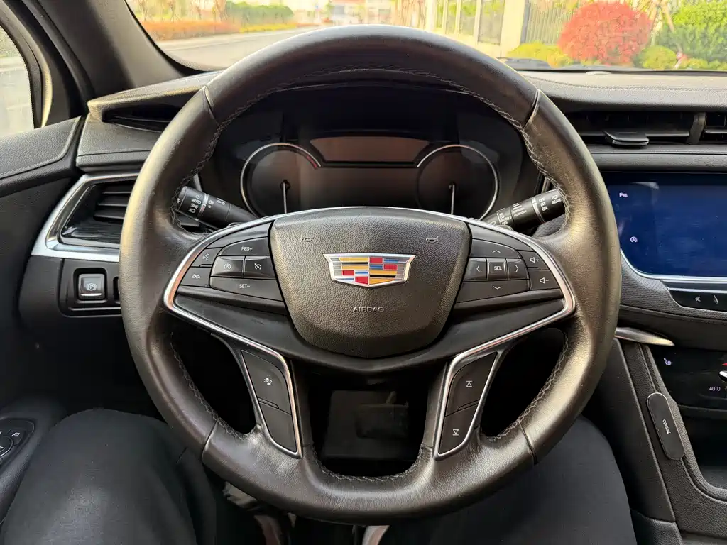 Cadillac XT5 2020 — фото 6