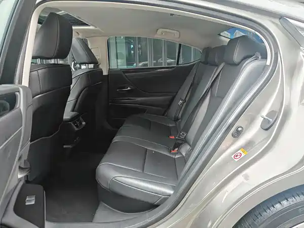 Lexus ES 2018