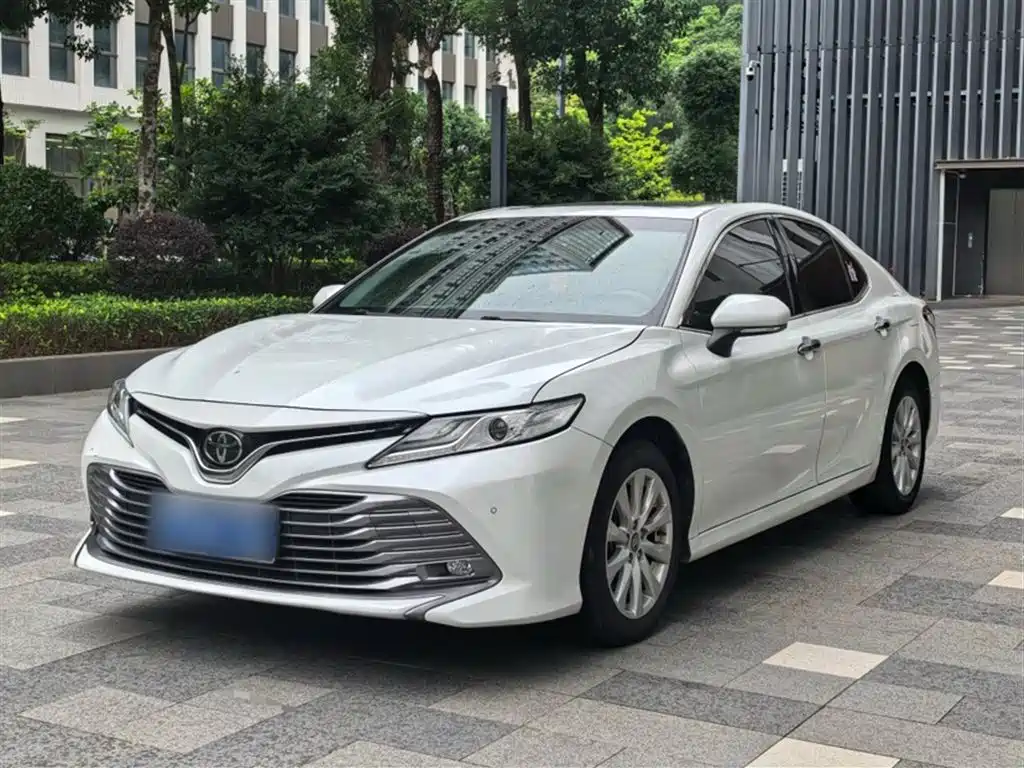 Toyota Camry 2021 — фото 2