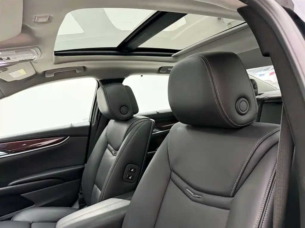 Cadillac XTS 2015 — фото 16