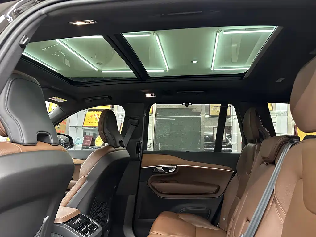 Volvo XC90 2022 — фото 12
