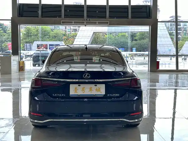 Lexus ES 2020