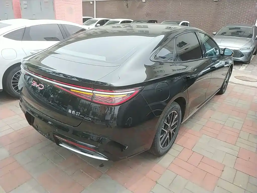 BYD Seal 07 DM-i 2025 — фото 7