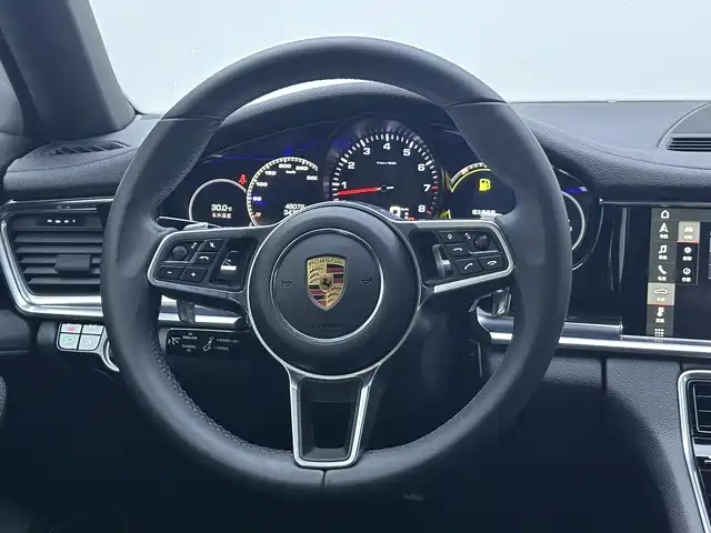 Porsche Panamera 2018 — фото 12