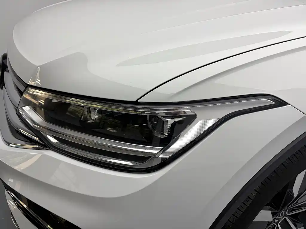 Volkswagen Tiguan L 2023 — фото 10