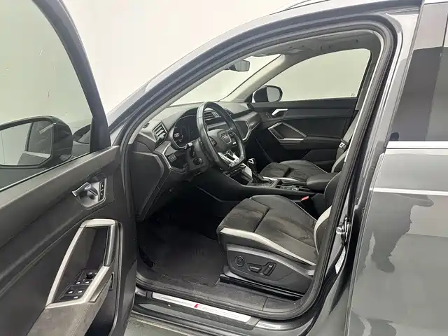 Audi Q3 2021 — фото 16