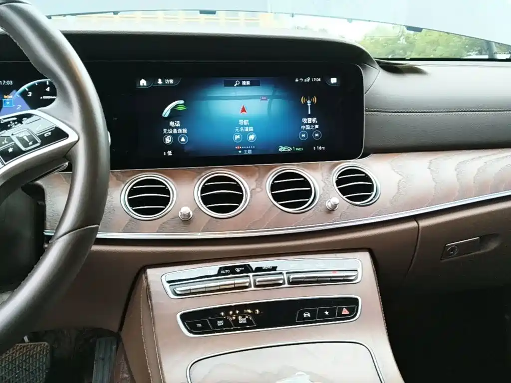 Mercedes-Benz E-Class 2023 — фото 13