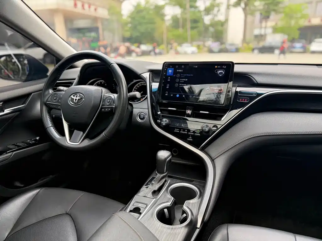 Toyota Camry 2022 — фото 11