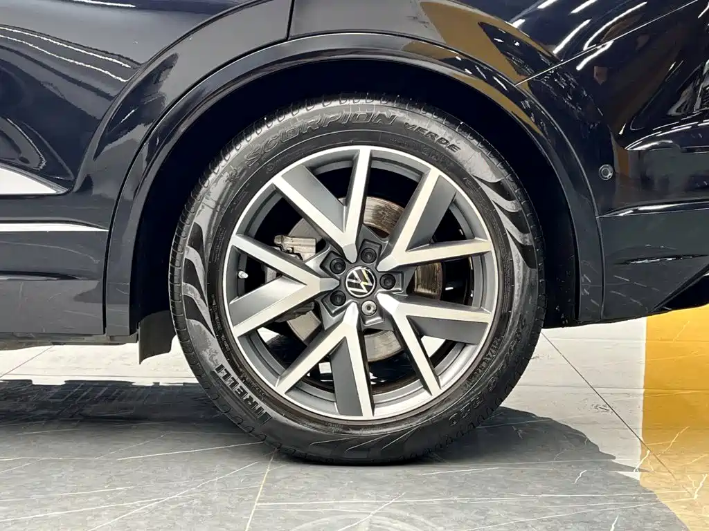 Volkswagen Touareg 2022 — фото 25