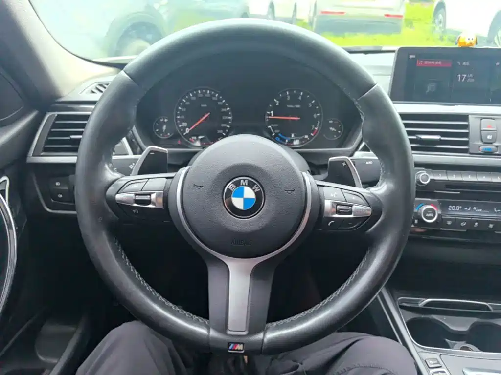 BMW 3 Series 2019 — фото 11
