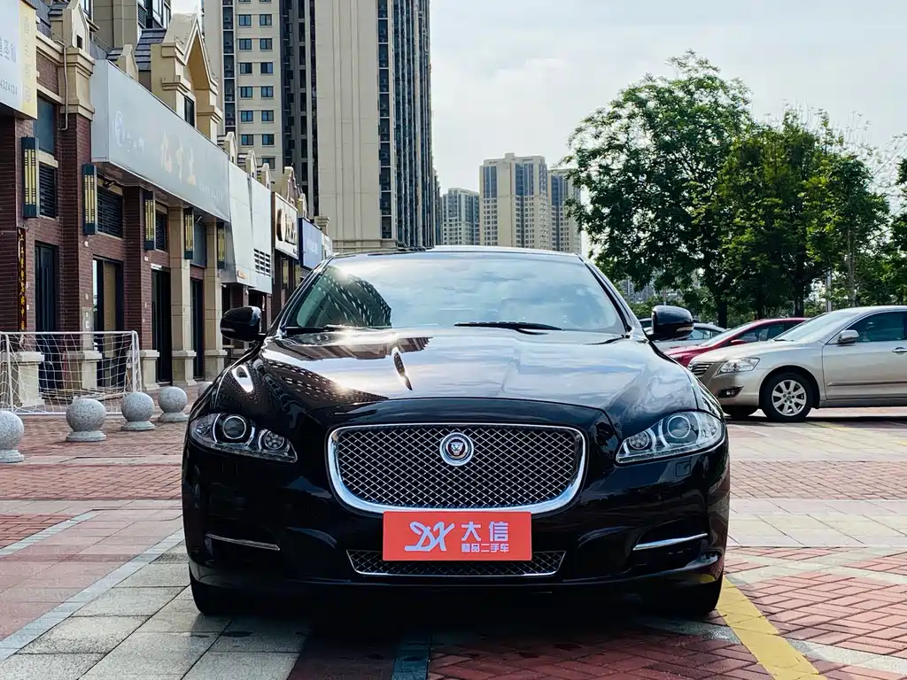 Jaguar XJ 2015 — фото 2
