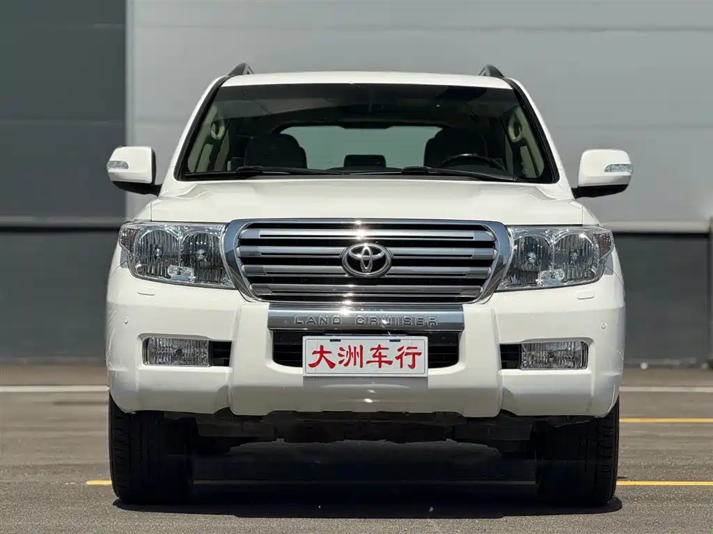 Toyota Land Cruiser 2010 — фото 2