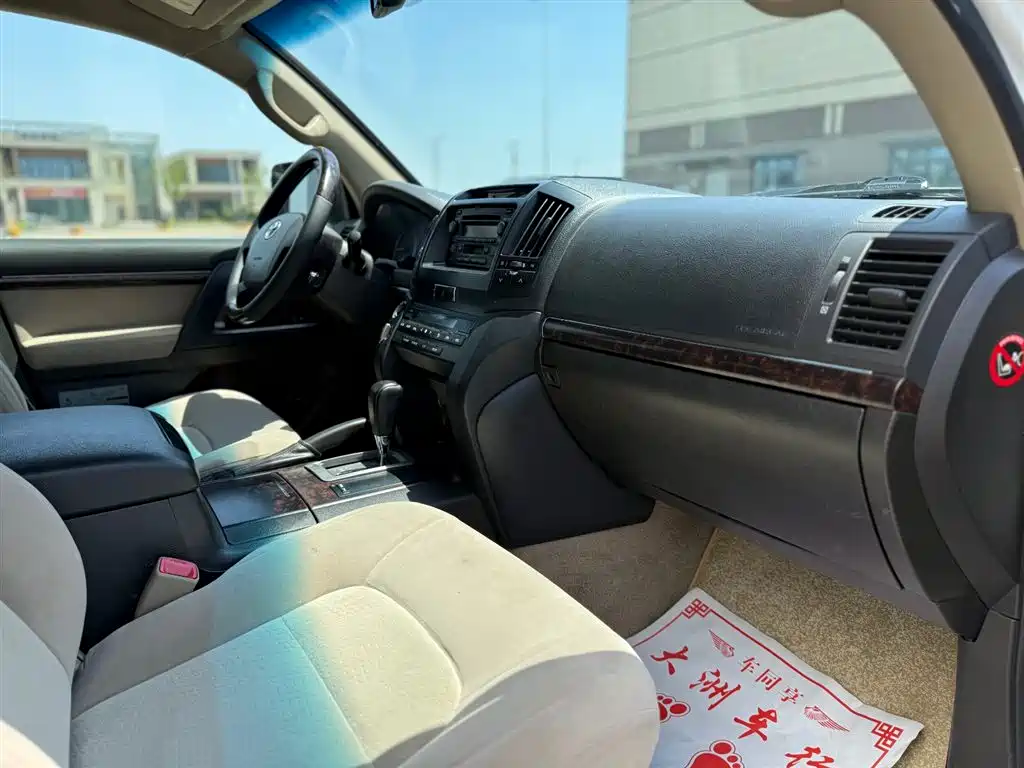 Toyota Land Cruiser 2010 — фото 26