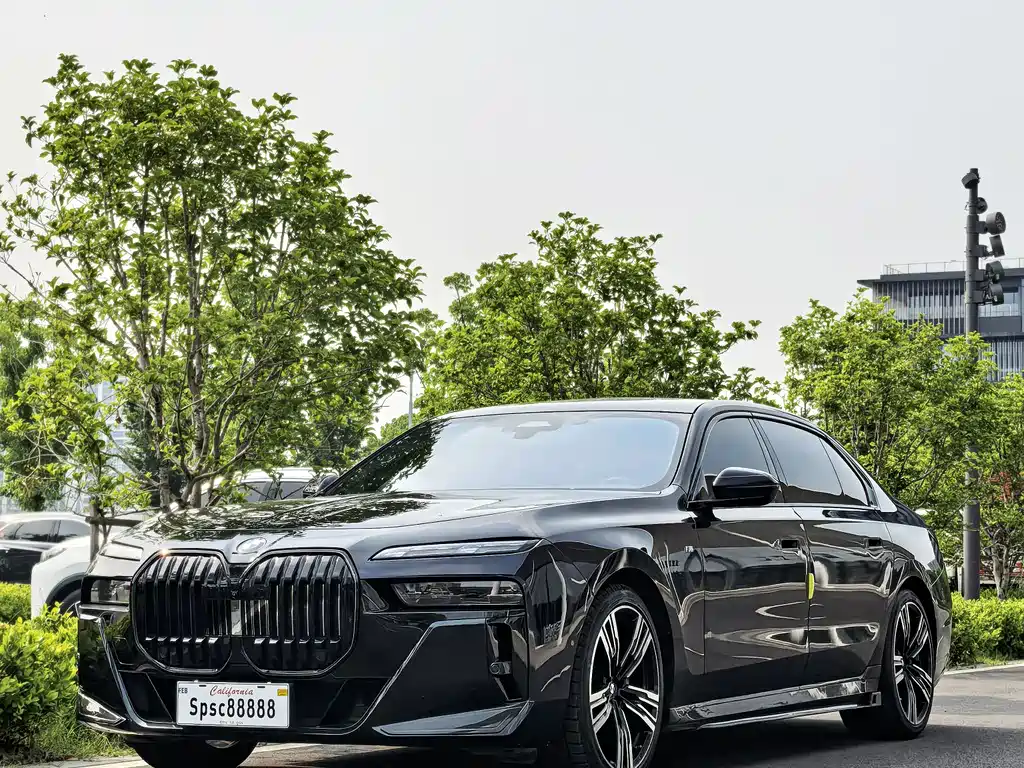BMW 7 Series 2023 — фото 1