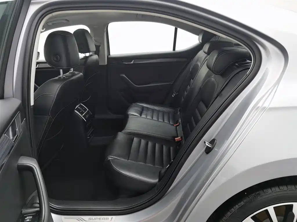 Skoda Superb 2015 — фото 15