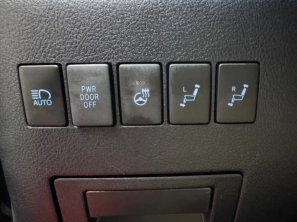 Toyota Vellfire 2023 — фото 19