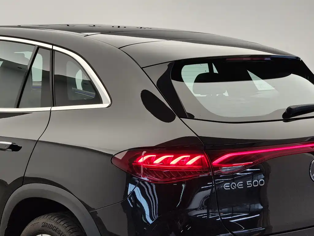 Mercedes-Benz EQE SUV 2025 — фото 18