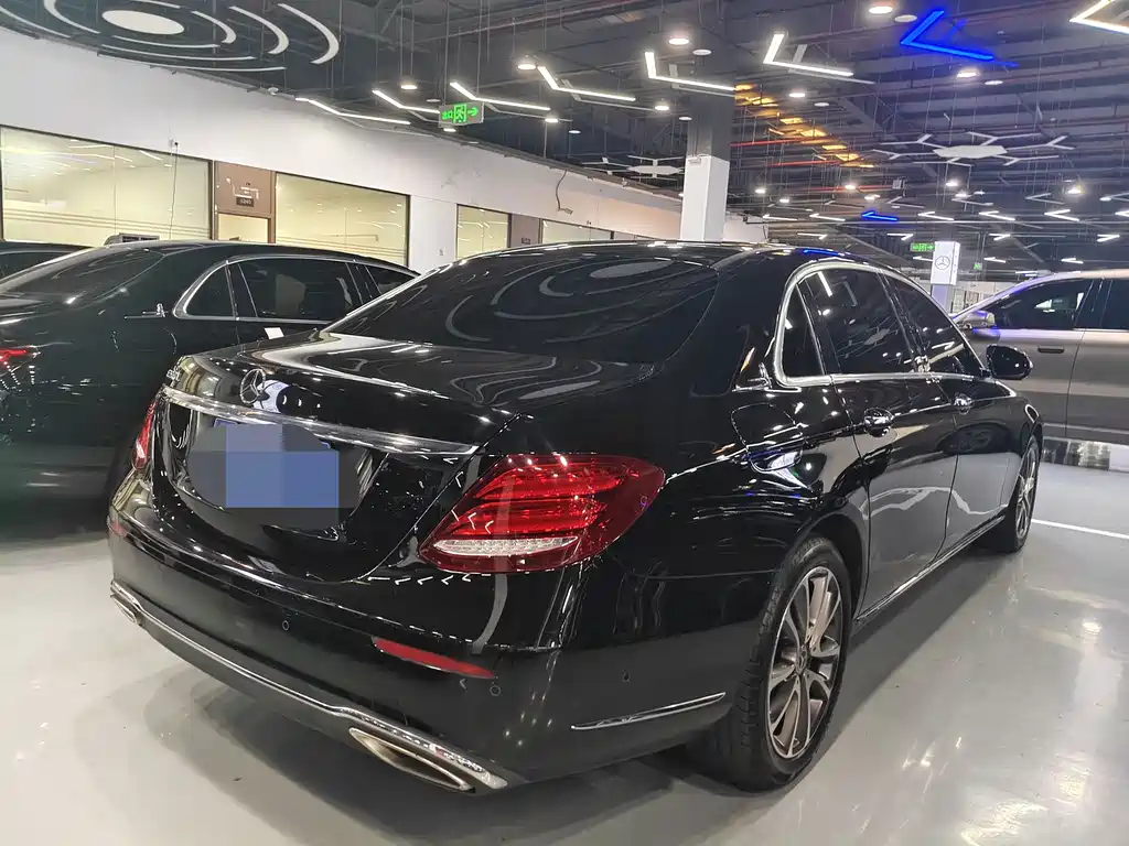 Mercedes-Benz E-Class 2018 — фото 15