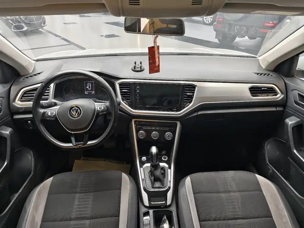 Volkswagen T-Roc 2023 — фото 12