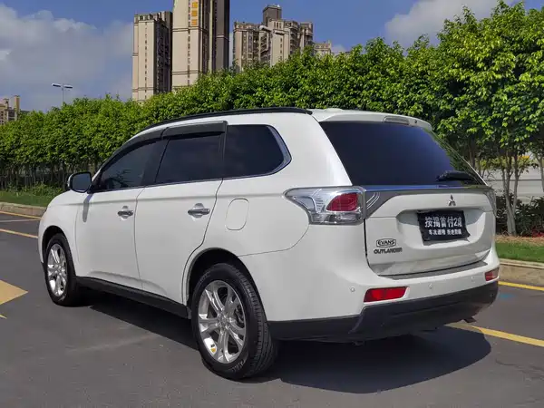 Mitsubishi Outlander 2013