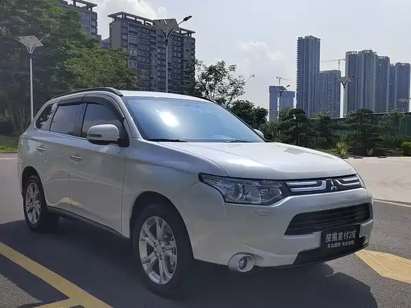 Mitsubishi Outlander 2013