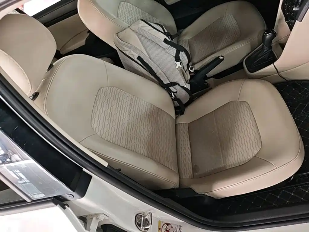 Skoda Rapid 2015 — фото 25
