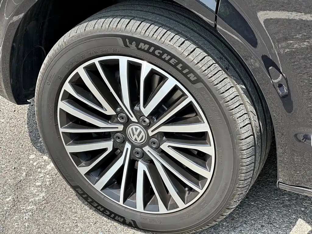 Volkswagen Multivan 2018 — фото 17