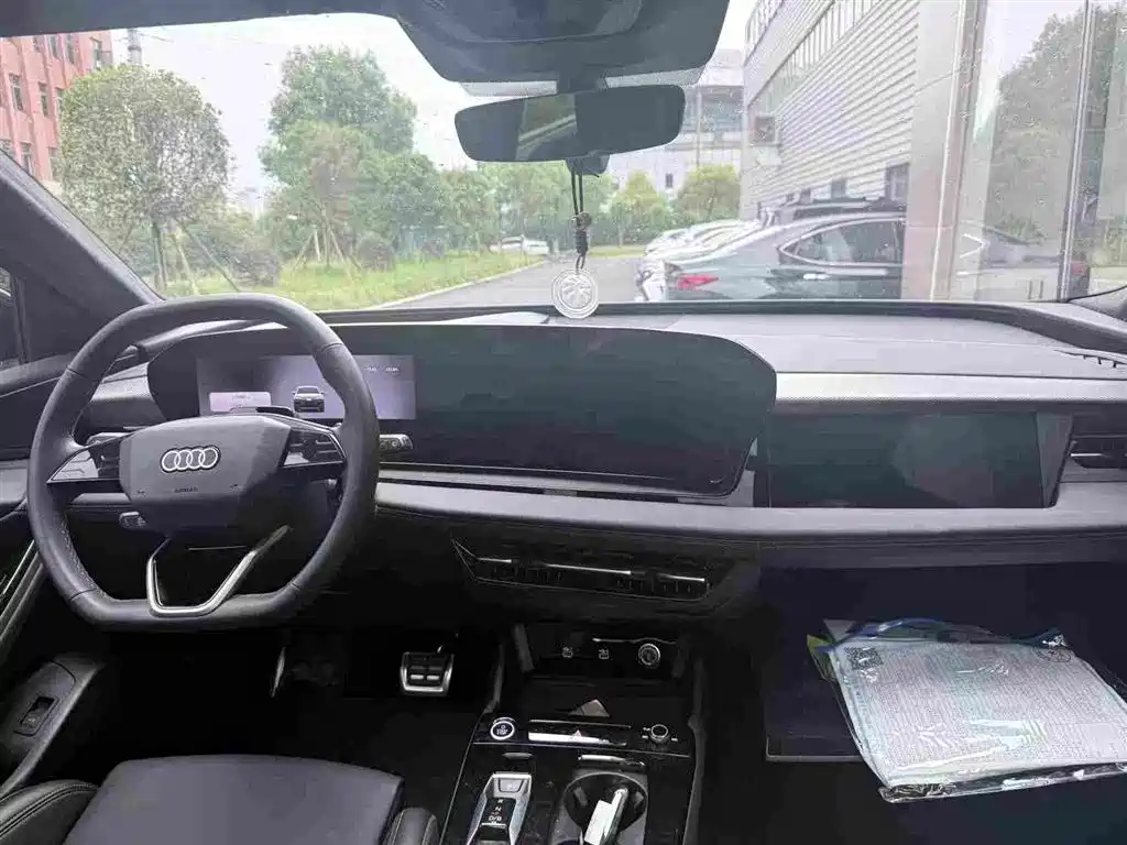 Audi Q6L e-tron 2025 — фото 3