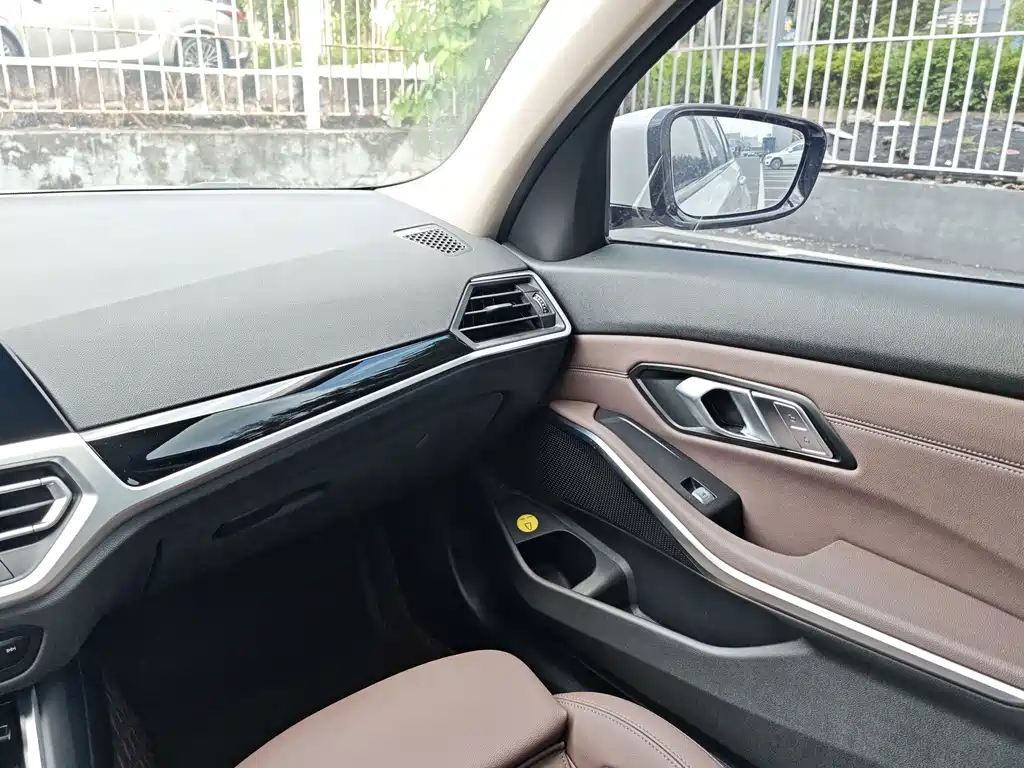 BMW 3 Series 2021 — фото 12
