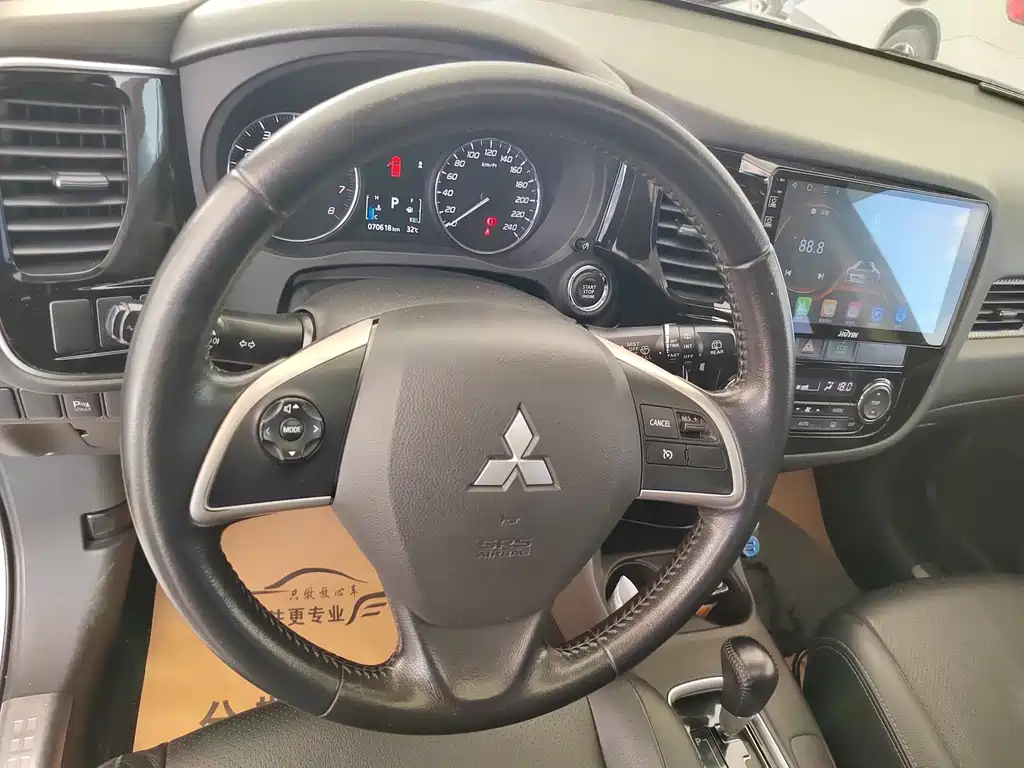 Mitsubishi Outlander 2013 — фото 10